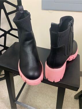 Women's Black Chelsea Boots with Pink Lug Platform